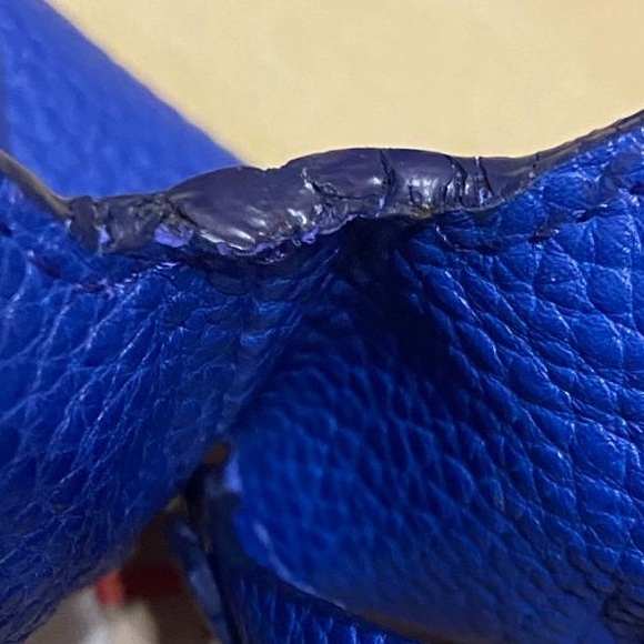 Authentic Burberry Baynard Leather Tote - Picture 2 of 16